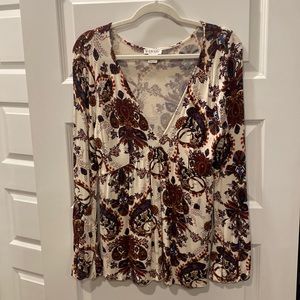 Venus Long-sleeved V-neck Paisley Top